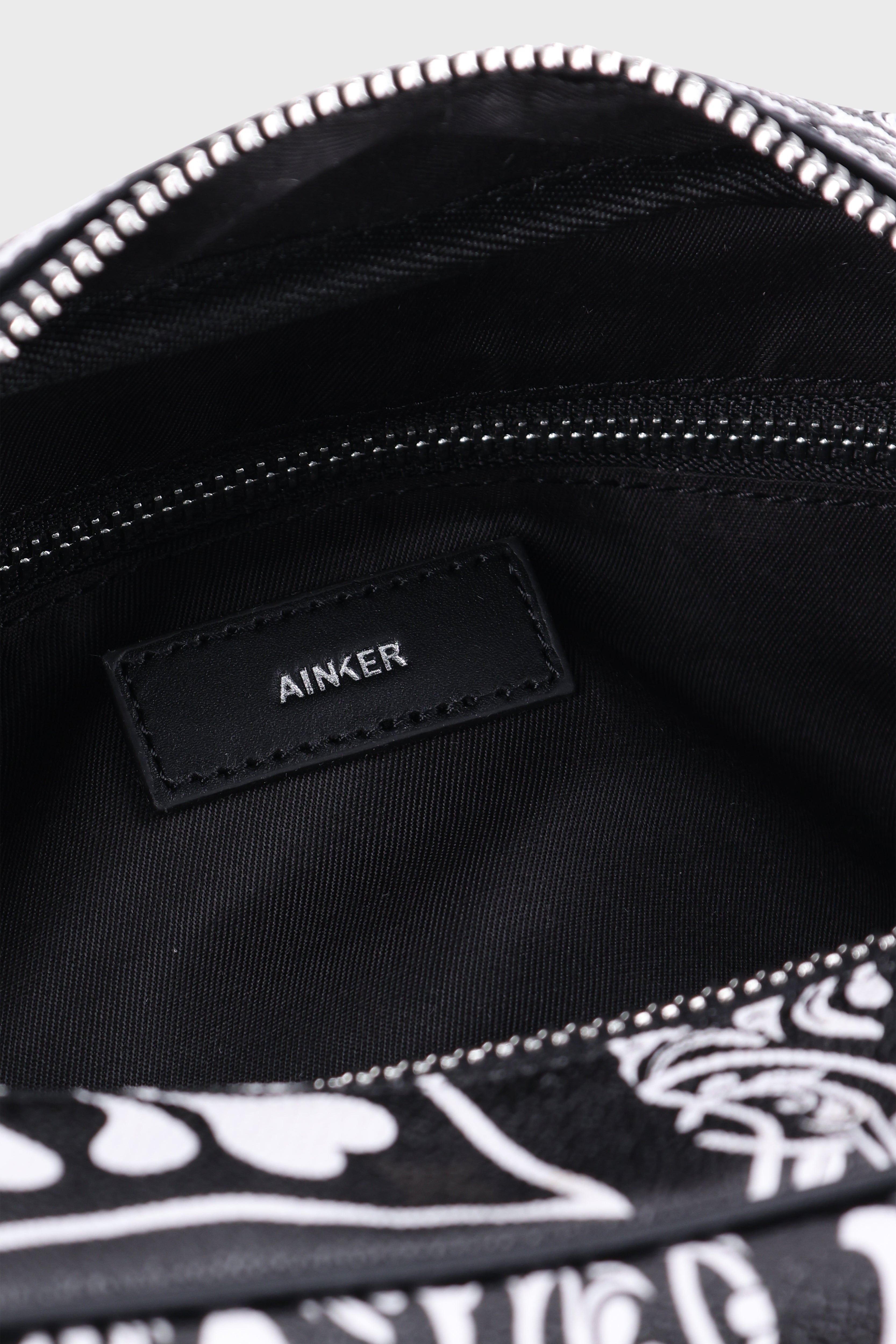 תיק Black White 866 Studio Pouch