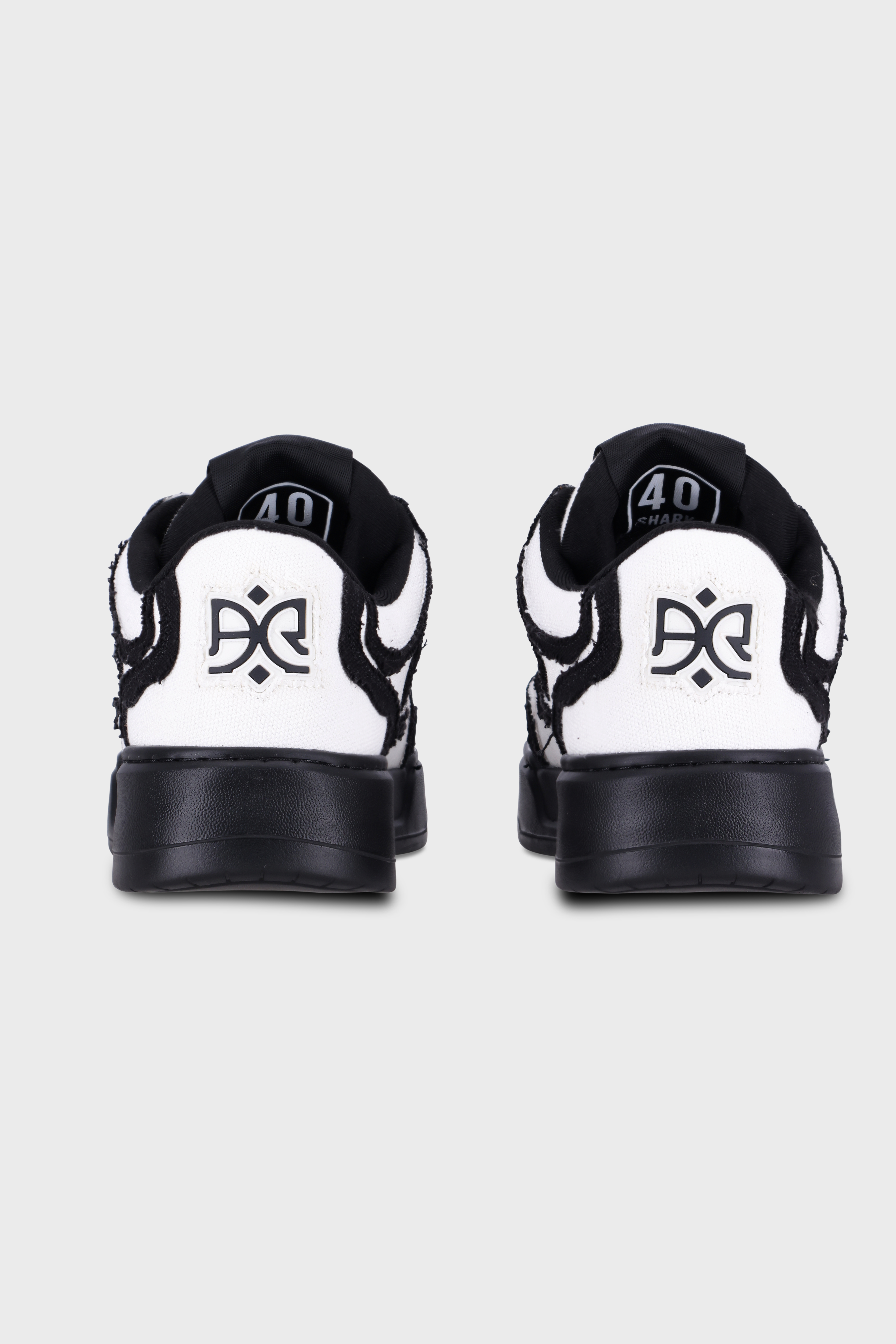 סניקרס Shark Canvas White Black