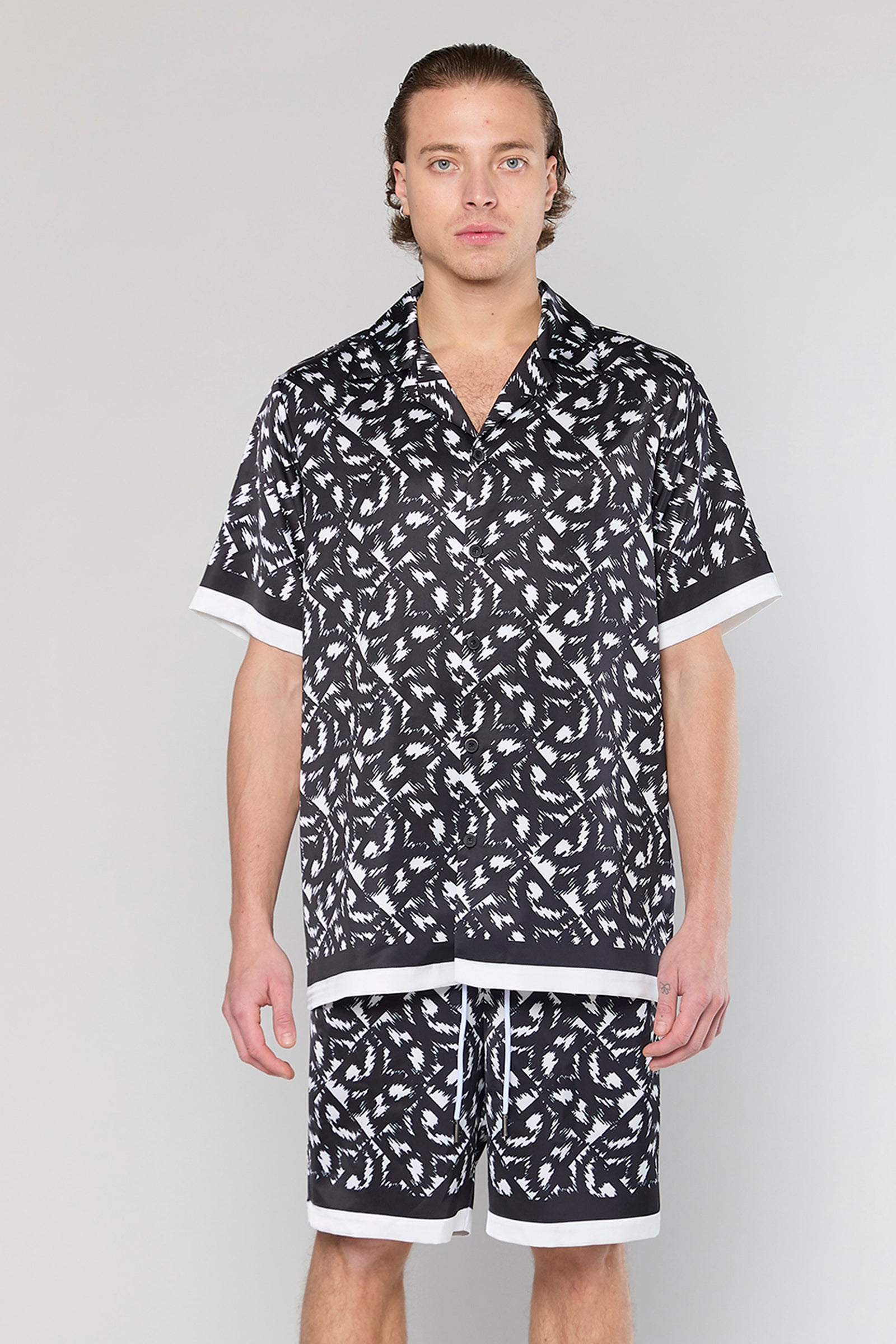 מכנס קצר Satin 839 Black