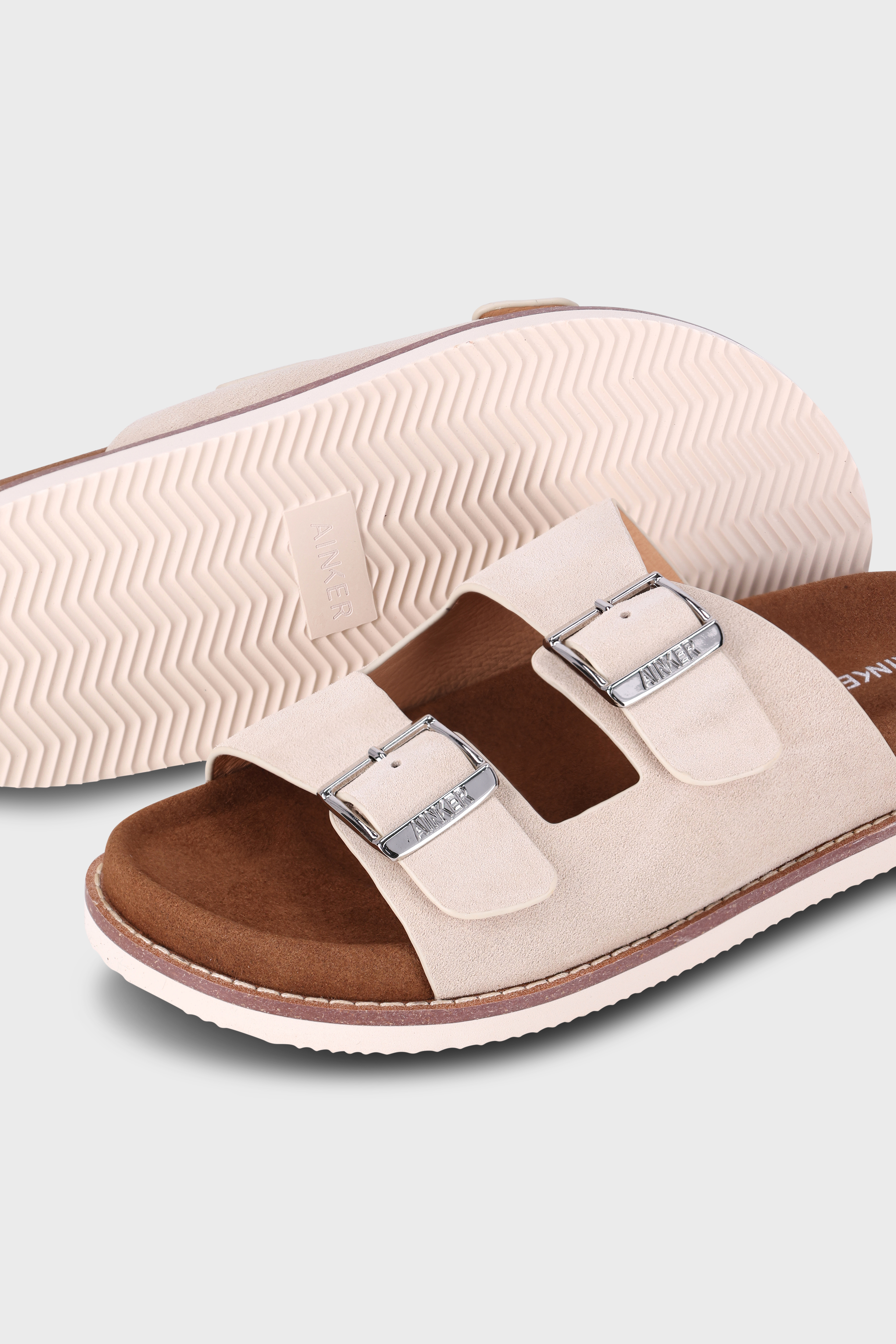 נעליים Ascot Off-White Suede