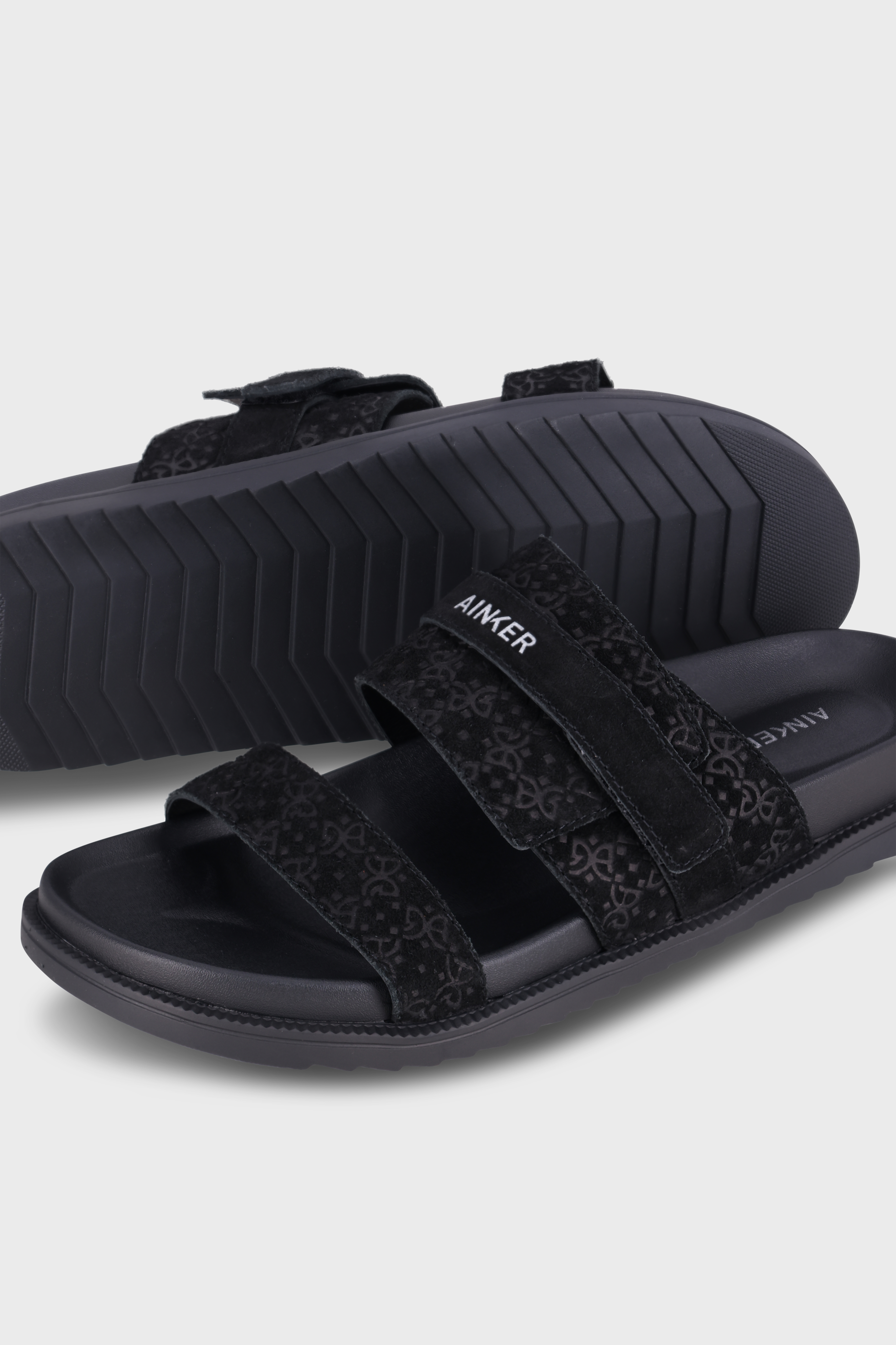 נעליים Atelier Black Suede