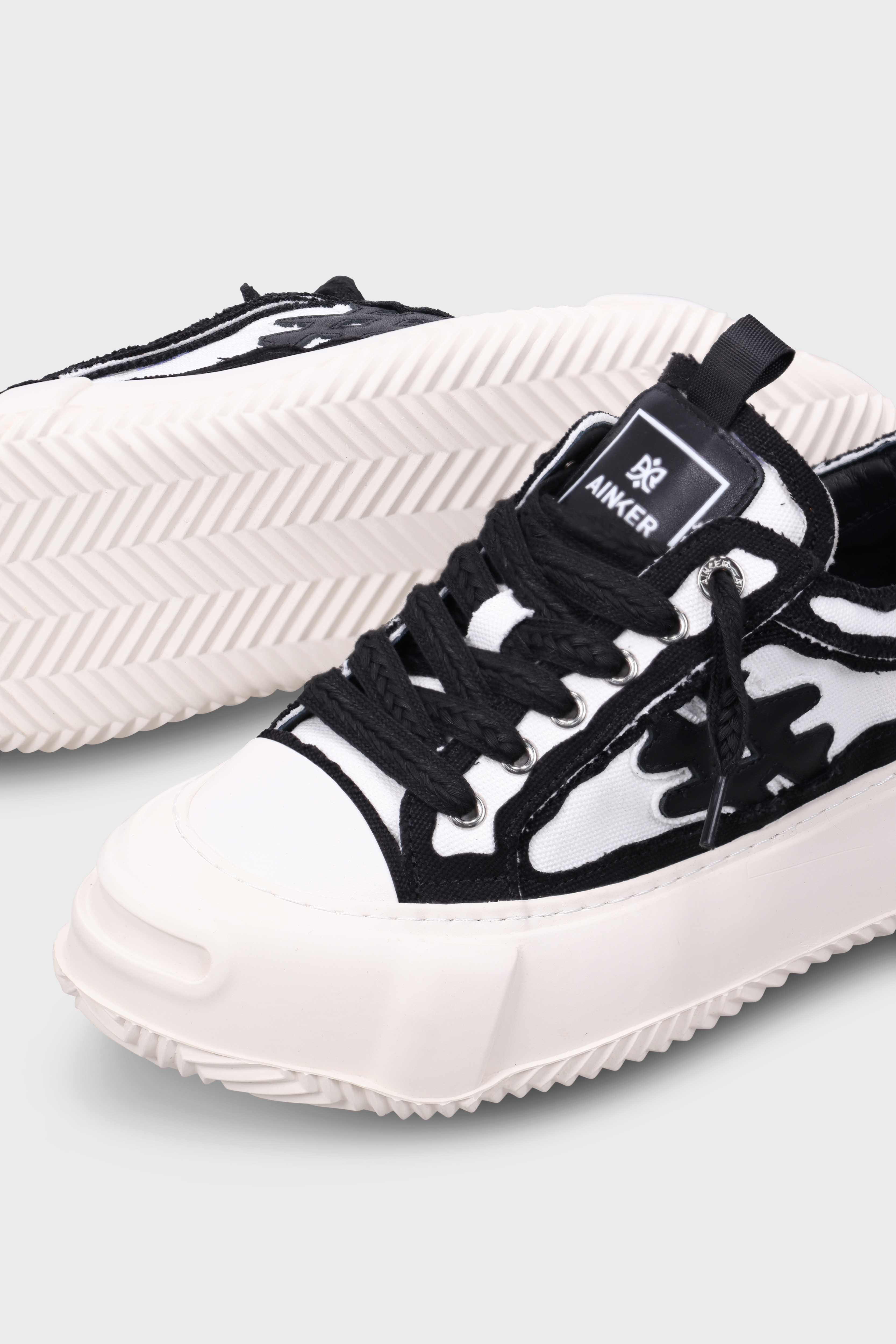 סניקרס Round Ball Canvas White Black