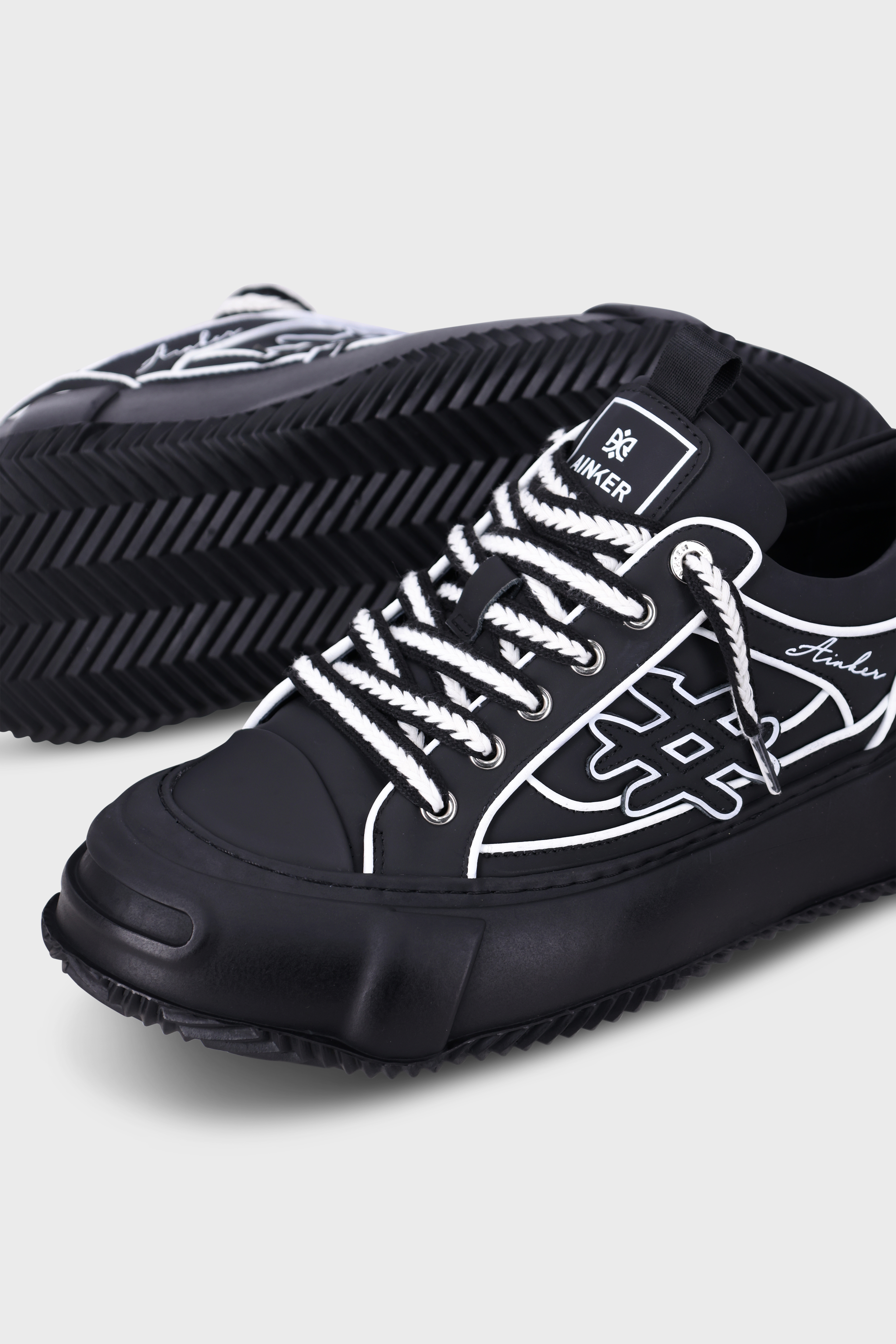 סניקרס Round Ball Leather Black White