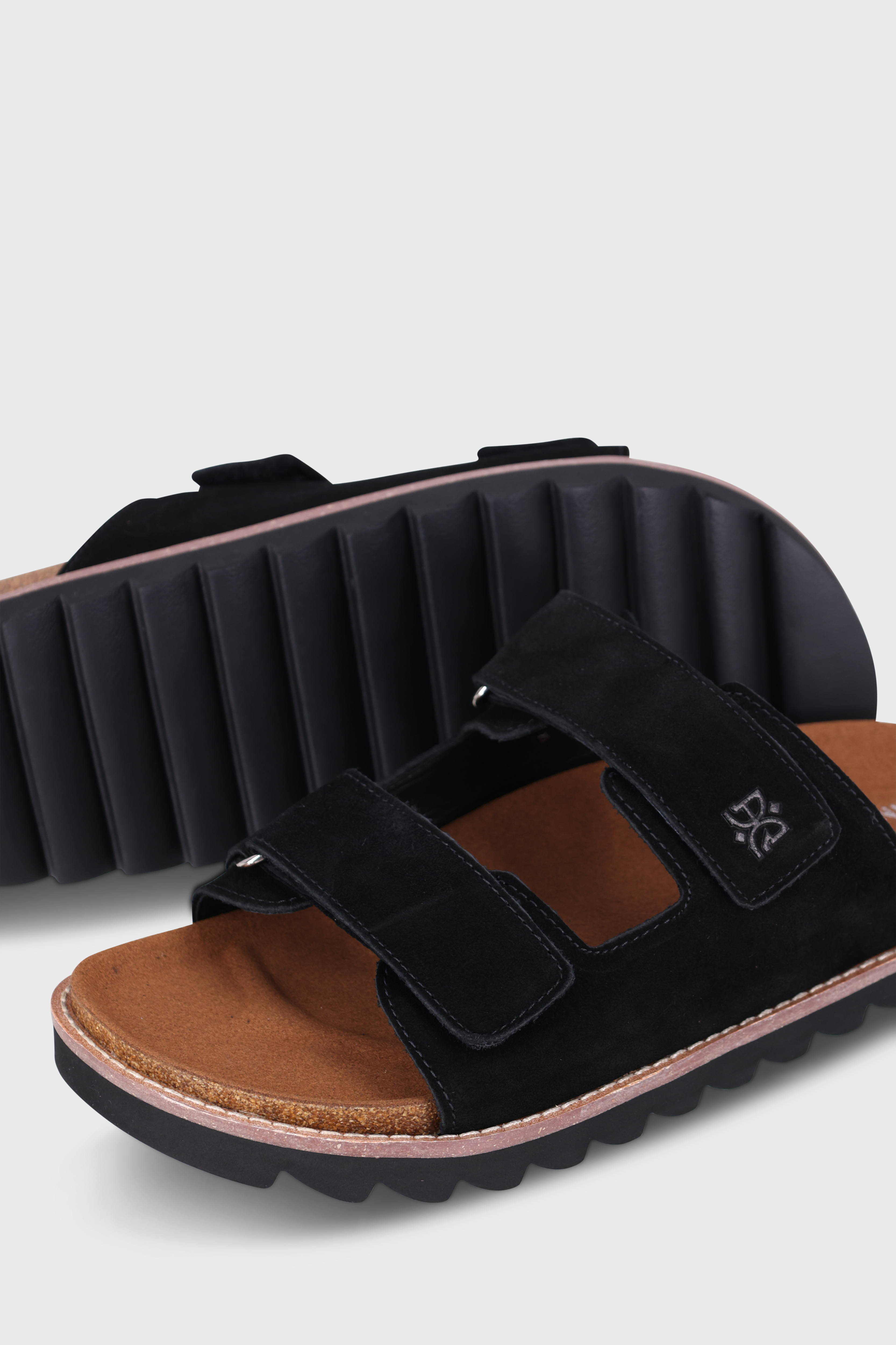 נעליים Velo Suede Black