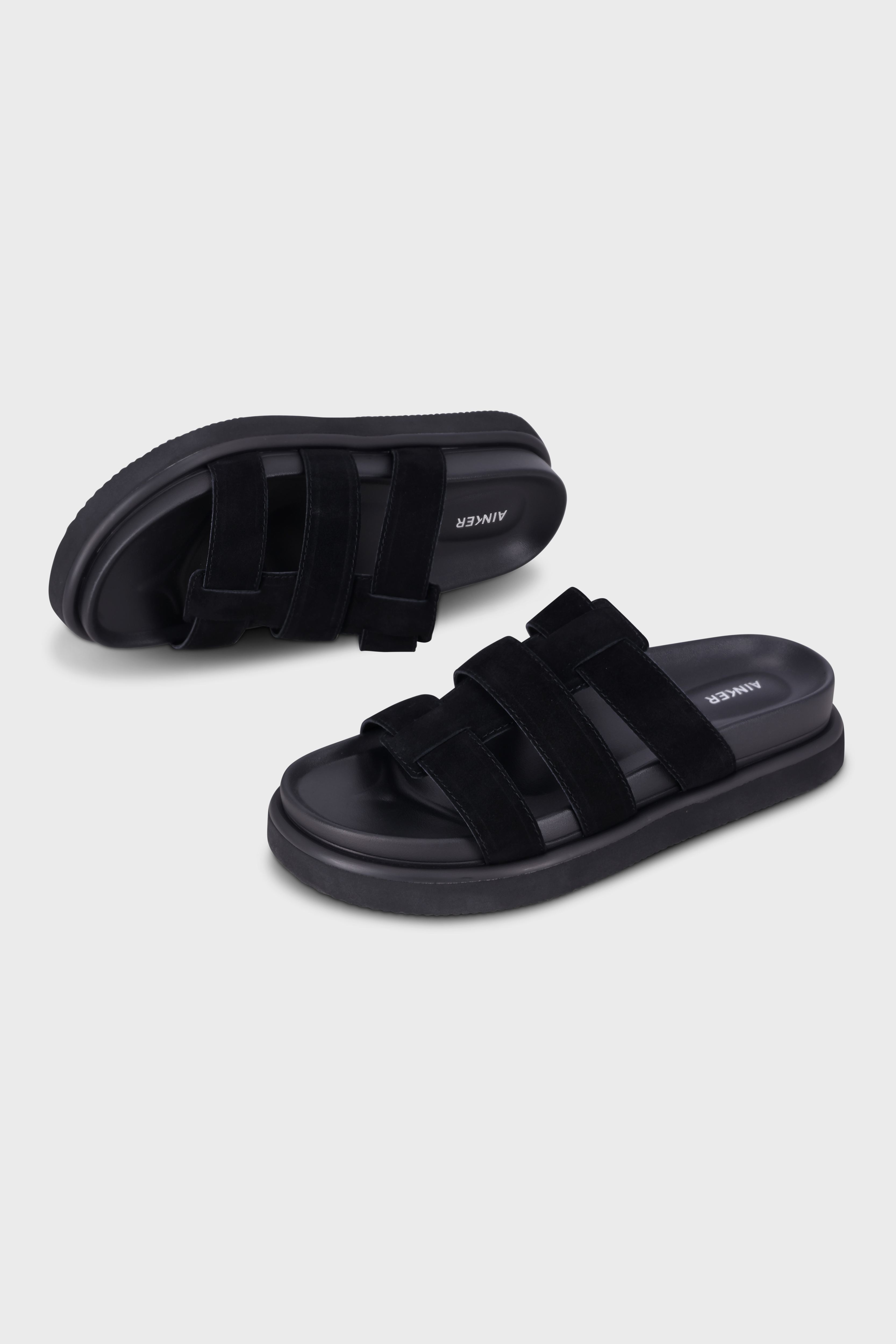 נעליים Atlas Black Suede