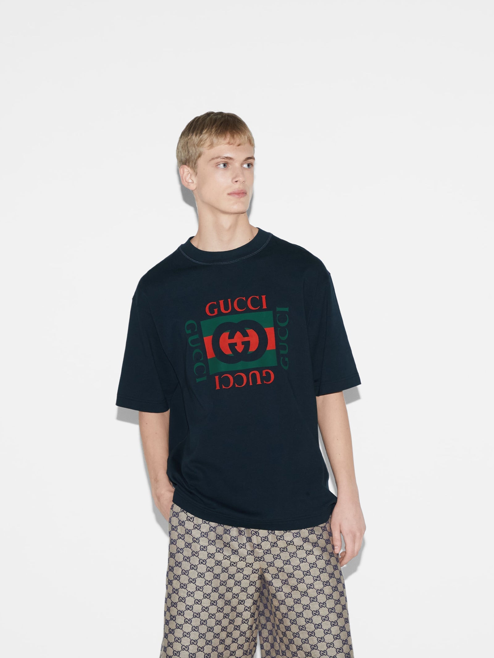גוצ'י - טישרט נייבי עם הדפס